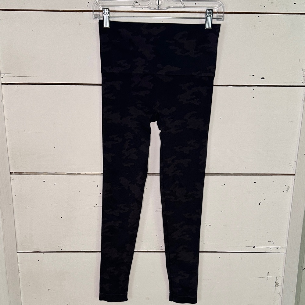 SPANX Women’s Camo Leggings Medium